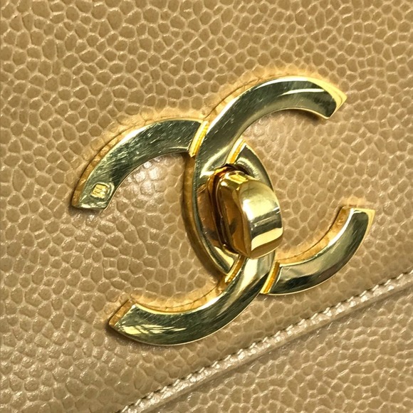 CHANEL Cream Shoulder Bag - Picture 13 of 16